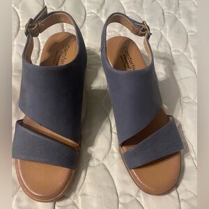 Comfortiva Women's Blue and Tan Sandals 8.5